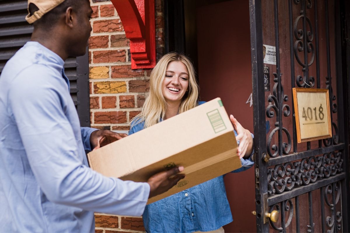 Outsourcing Courier Services for Fast Delivery: A Game-Changer for Your Business
